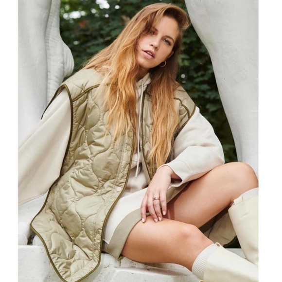 H&M Quilted Oversized Vest Blogger Favorite - Picture 14 of 17